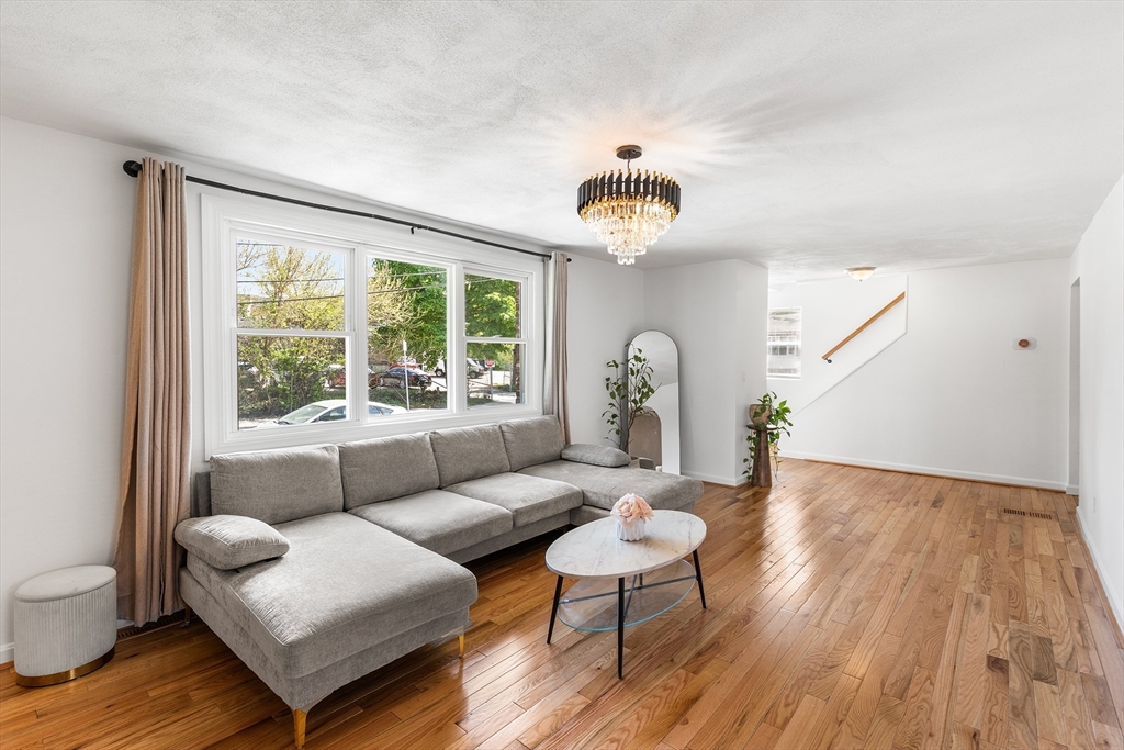 15 Fensmere Road Boston, MA 02132 - Photo 5 of 31