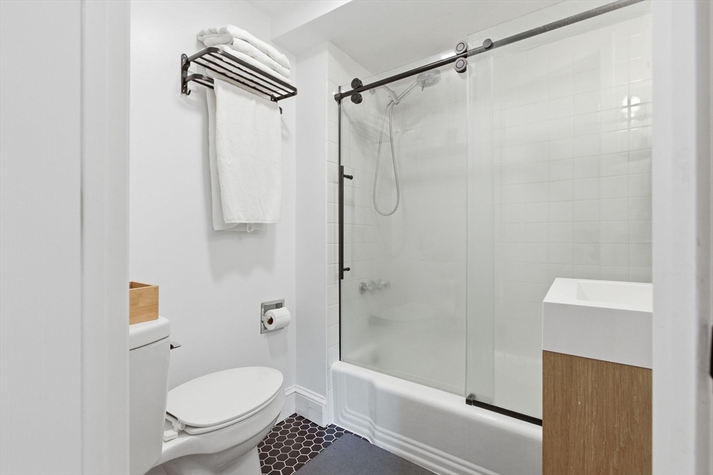 4 Derne Street, Unit 2 Boston, MA 02114 - Photo 19 of 32