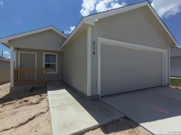 $1,500 | 714 Paul Canyon, San Antonio, TX 78253