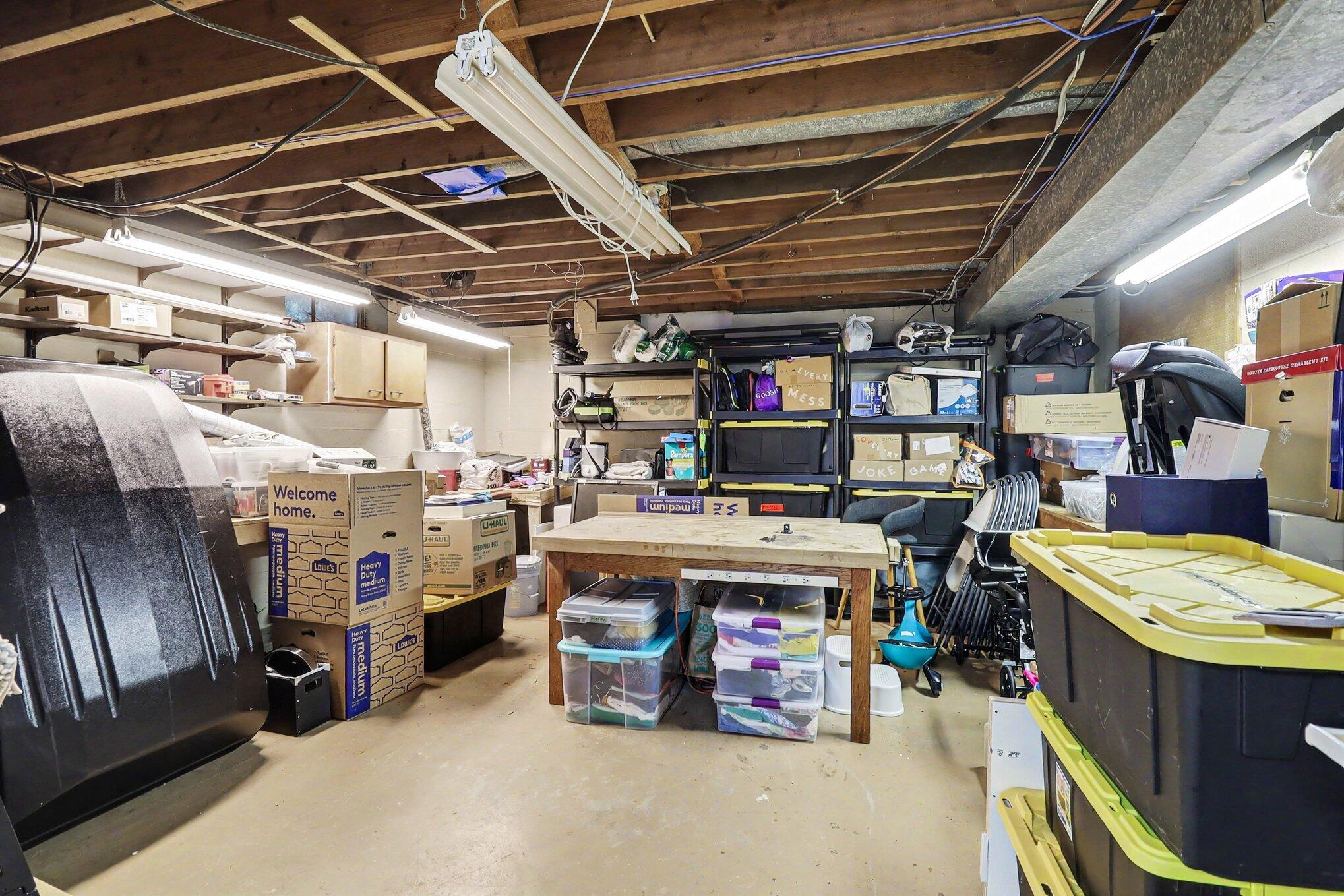 2411 Londonderry Road Ann Arbor, MI 48104 - Photo 42 of 61 044_file_9355