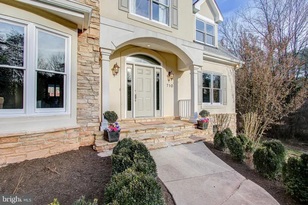 a house view with a outdoor space