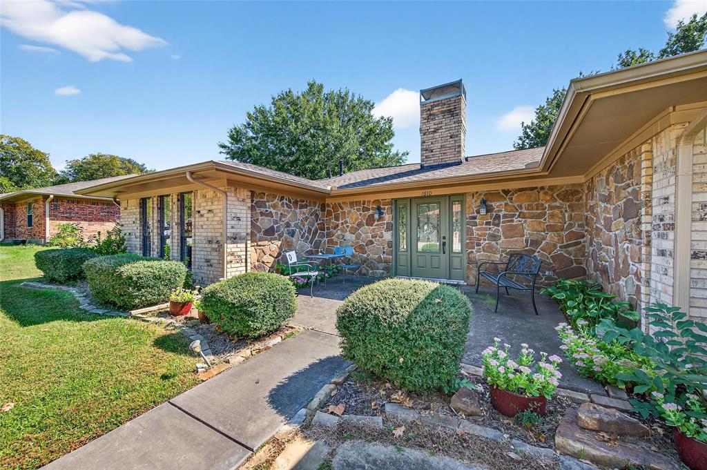 1610 Idlewood Drive Sherman, TX 75092 - Photo 3 of 31 a front view of a house with garden