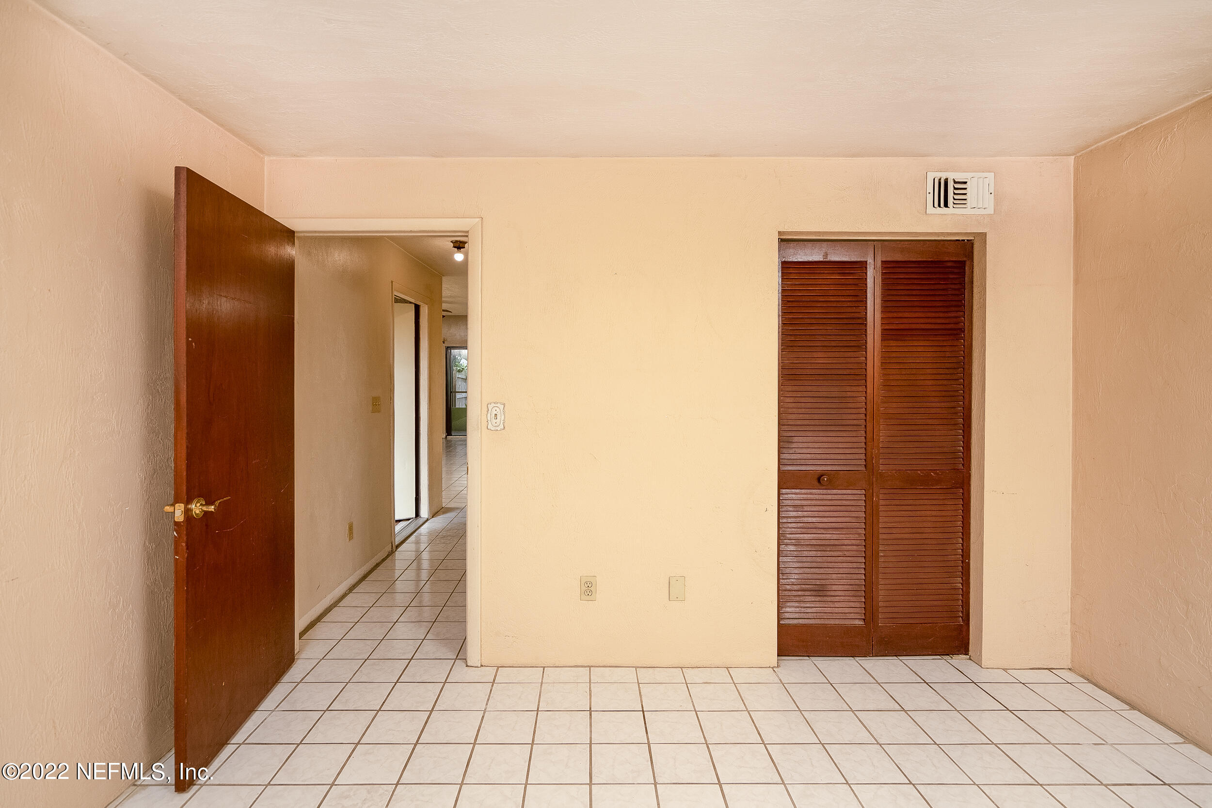 3403 Sanddollar Court St. Augustine, FL 32084 - Photo 32 of 47 an empty room with windows