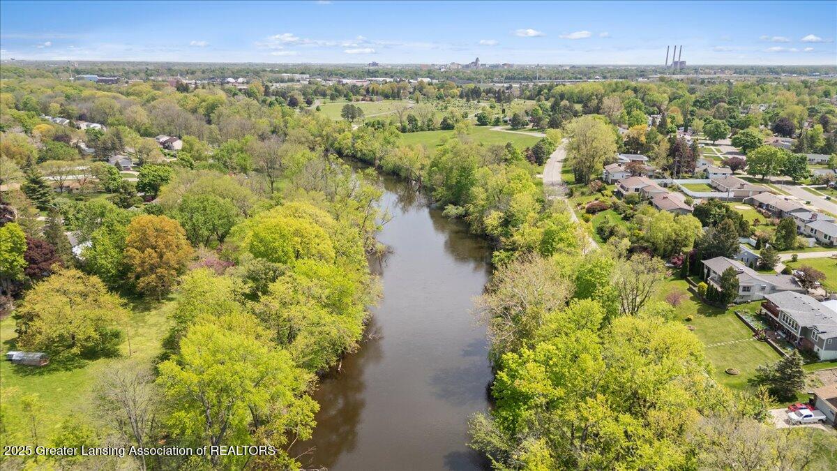 3341 Tecumseh River Road Lansing, MI 48906 - Photo 29 of 34 27-Media Jett - 09