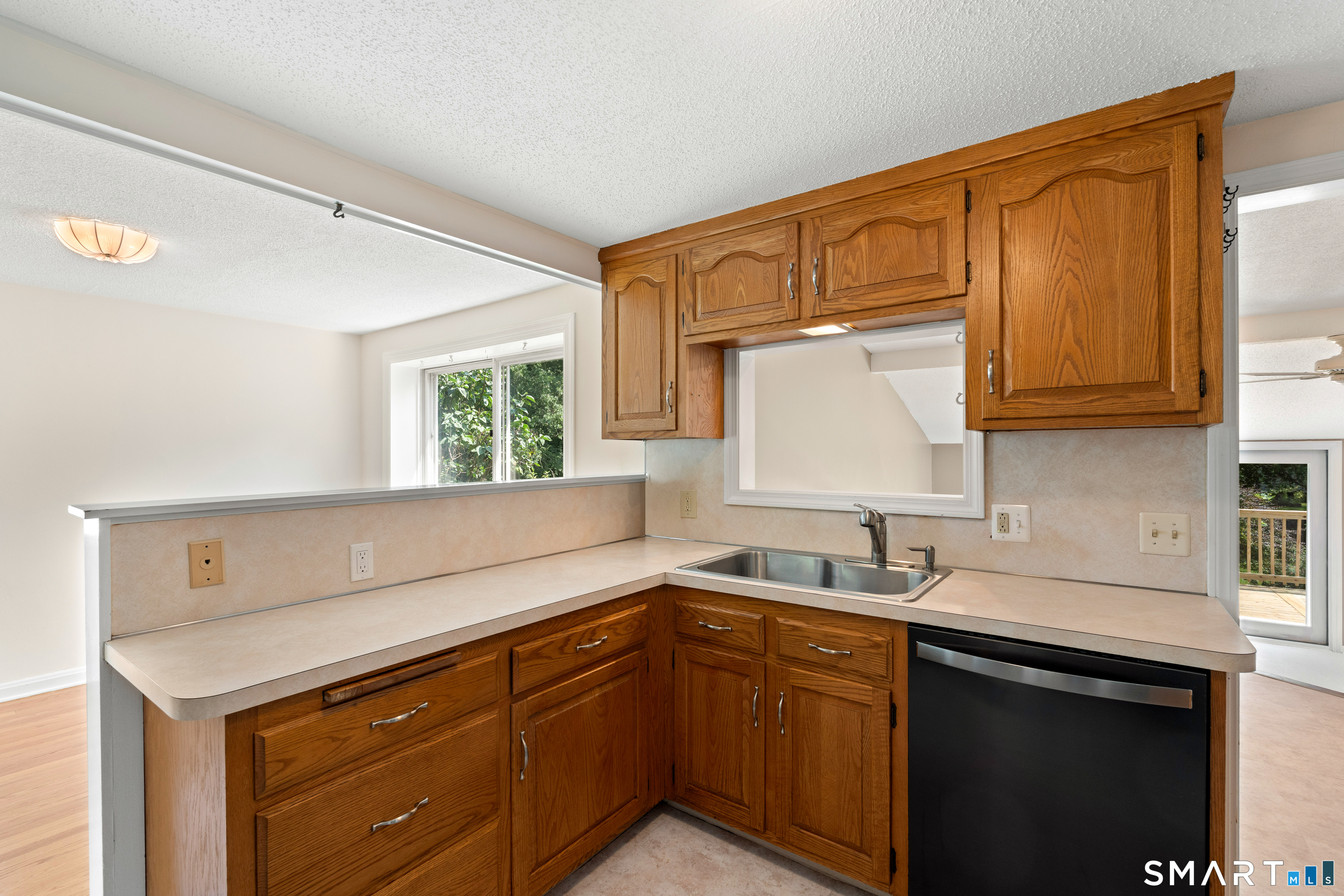 43 Sunset Road Newington, CT 06111 - Photo 4 of 27 Gallery Image 4