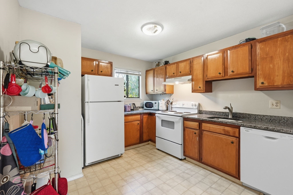 170 East Hadley Road, Unit 120 Amherst, MA 01002 - Photo 10 of 33