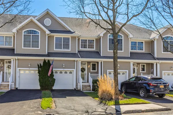 $775,000 | 86 Brianna Drive, East Setauket, NY 11733