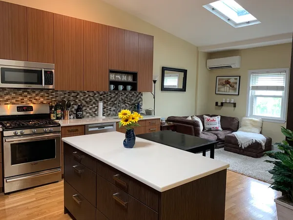 $3,300 | 907 East 4th Street, Unit 3, Boston, MA 02127