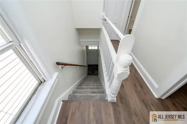 a view of entryway and kitchen
