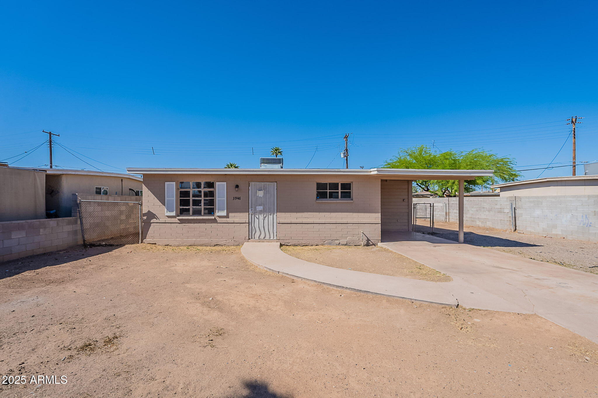 3946 West Monte Vista Road Phoenix, AZ 85009 - Photo 1 of 15 4-web-or-mls-Monte-4