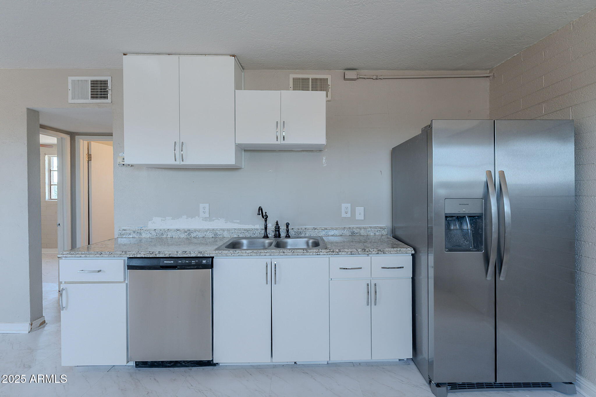 3946 West Monte Vista Road Phoenix, AZ 85009 - Photo 5 of 15 11-web-or-mls-Monte-11