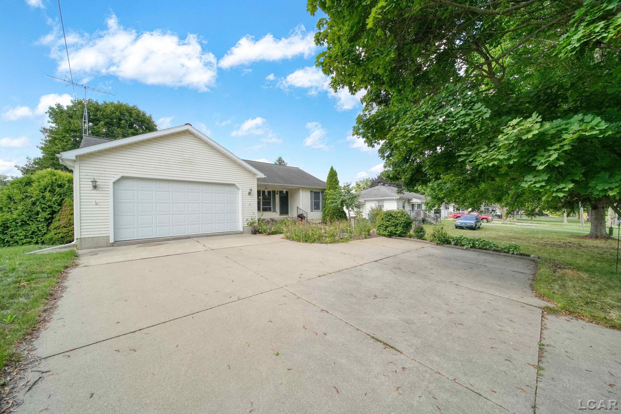 3885 Spielman Road Adrian, MI 49221 - Photo 3 of 35 50151794-dac06ea7-e237-4266-b147-fdafae00e3e0.JPG