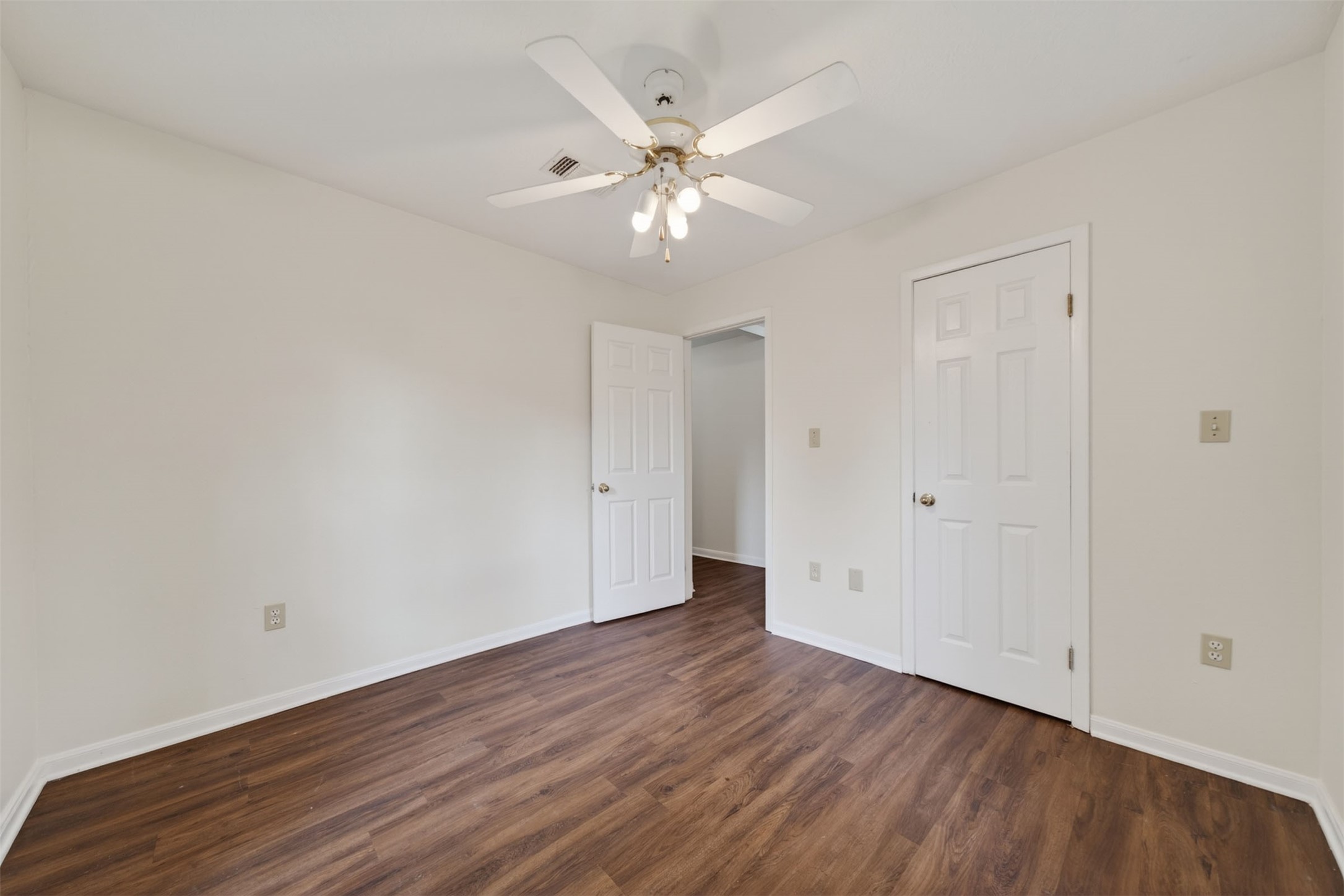418 Texas Street Tomball, TX 77375 - Photo 25 of 31 (Virtually staged/AI enhanced). Image does not represent actual property as is.