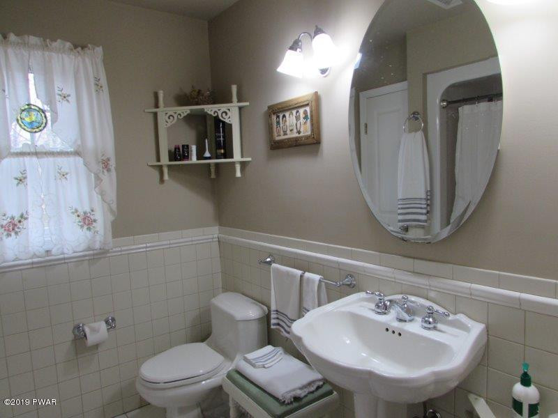 334 Maple Ridge Drive Hawley, PA 18428 - Photo 37 of 72 41 Bathroom 2