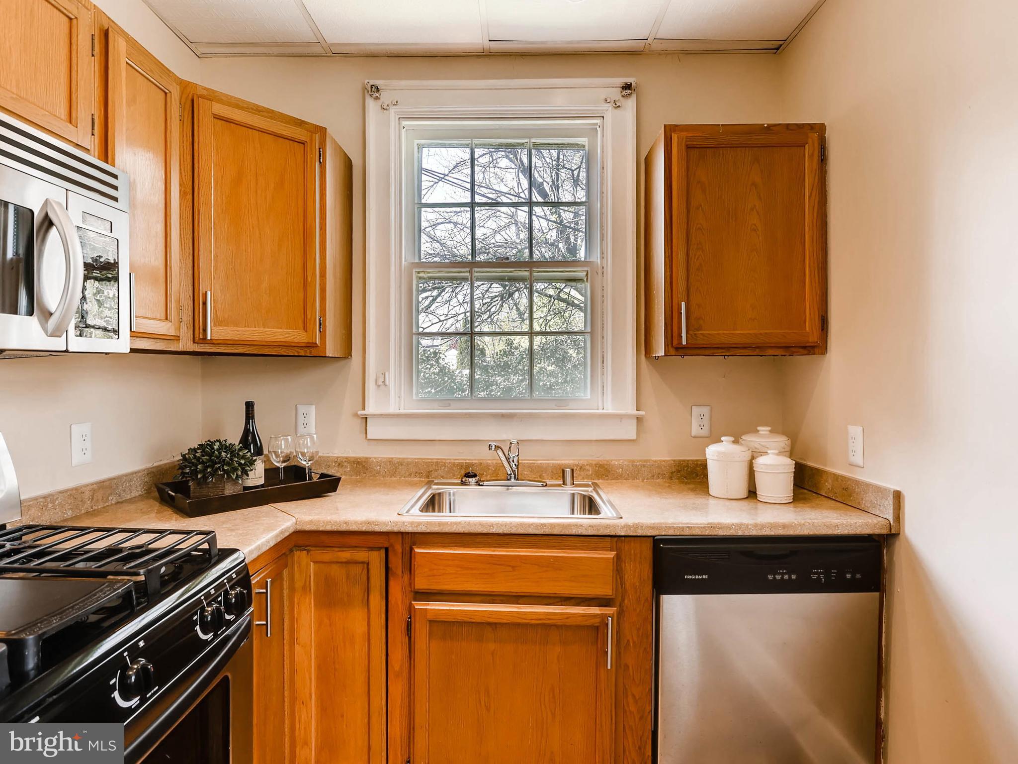 4802 Coleherne Road Baltimore, MD 21229 - Photo 14 of 29 Kitchen