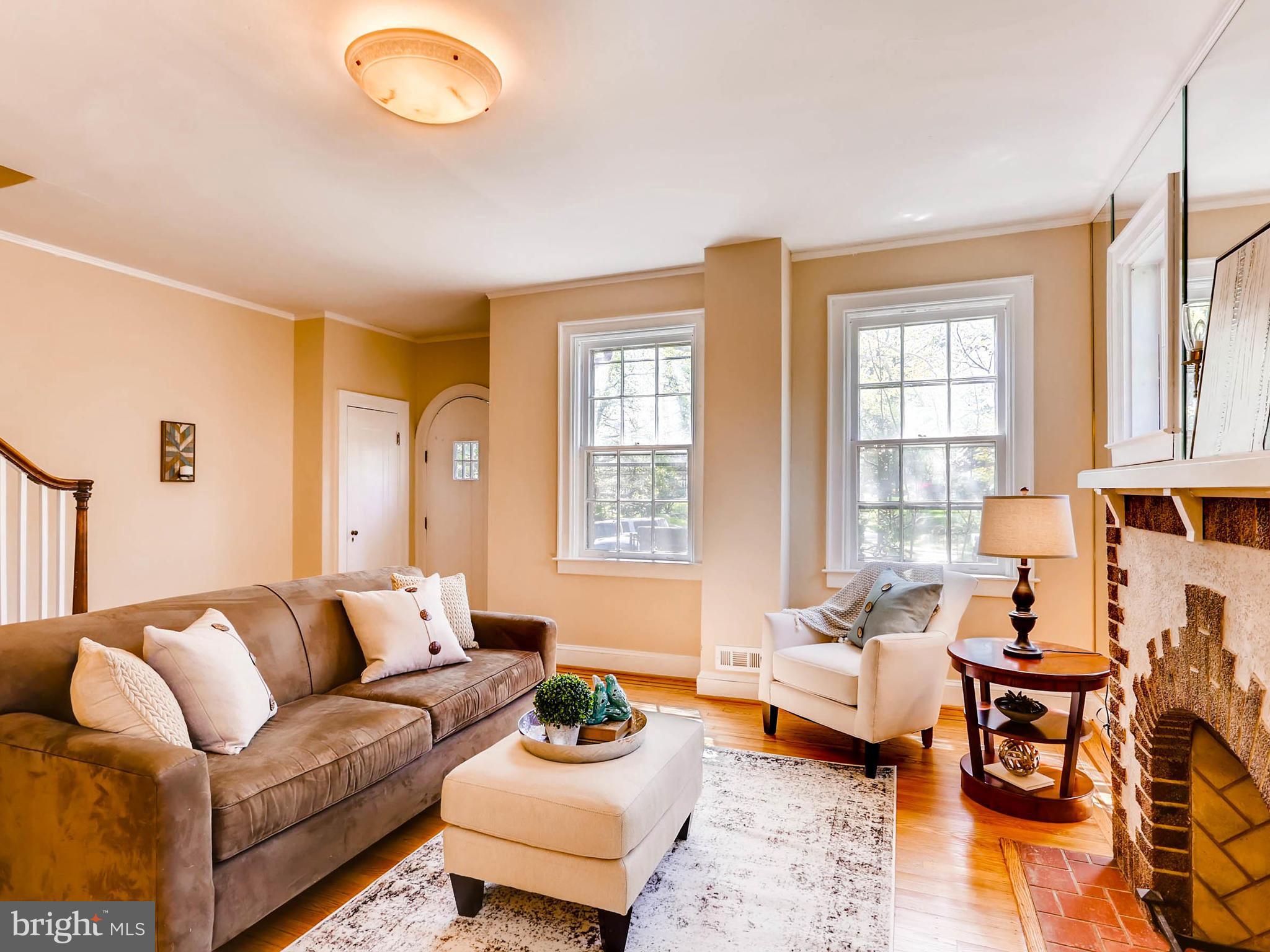 4802 Coleherne Road Baltimore, MD 21229 - Photo 8 of 29 Living Room