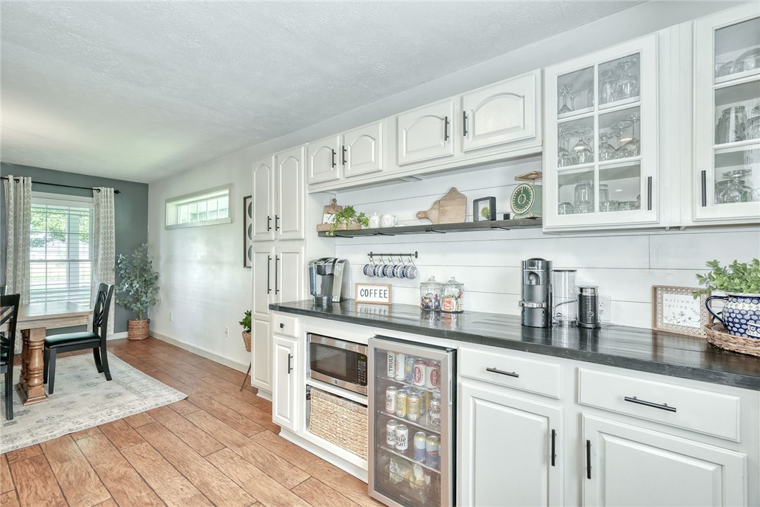 522 Salt Road Webster, NY 14580 - Photo 5 of 46 Custom Beverage Station!