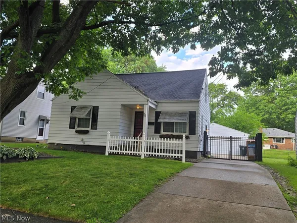 $197,900 | 1853 Evergreen Avenue, Akron, OH 44301