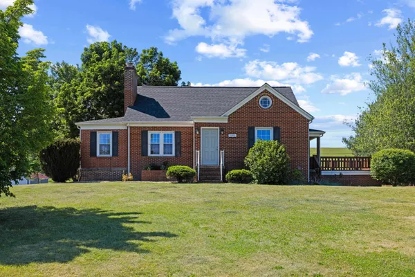 $375,000 | 3246 Churchville Avenue, Staunton, VA 24401