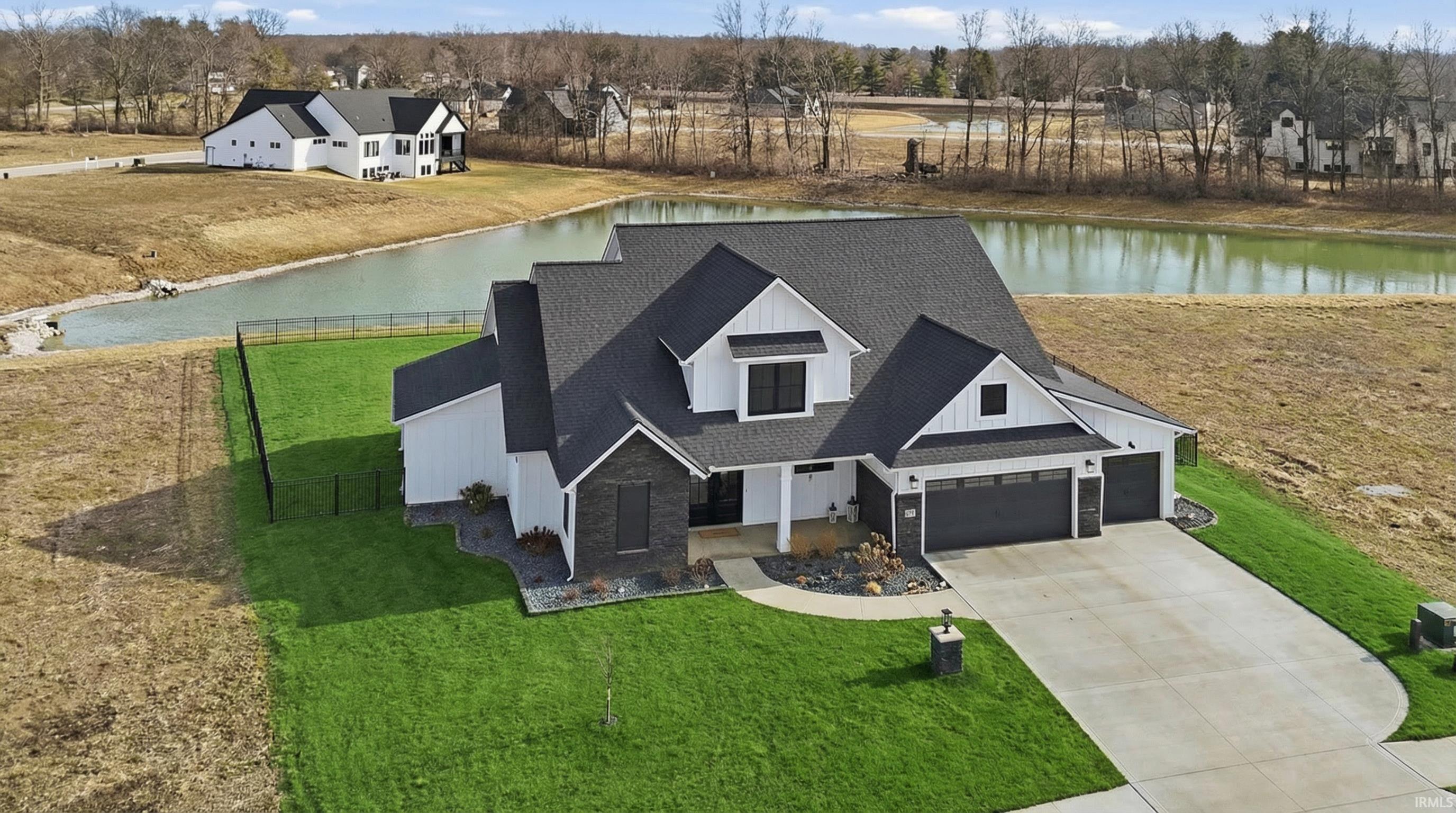 570 Contour Cove Huntertown, IN 46748 - Photo 2 of 33