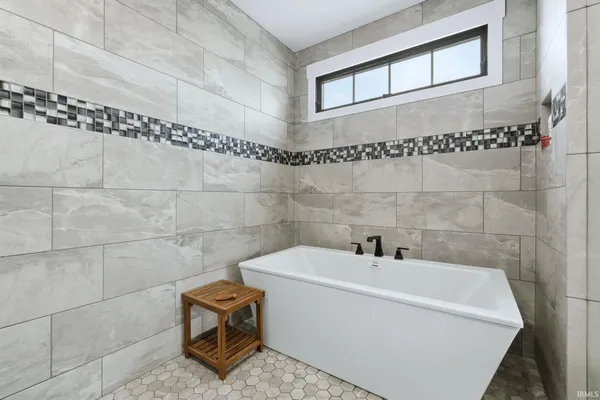 $899,000 | 570 Contour Cove, Huntertown, IN 46748