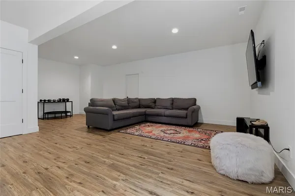 $950,000 | 516 Arminda Avenue, Kirkwood, MO 63122