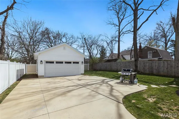 $950,000 | 516 Arminda Avenue, Kirkwood, MO 63122