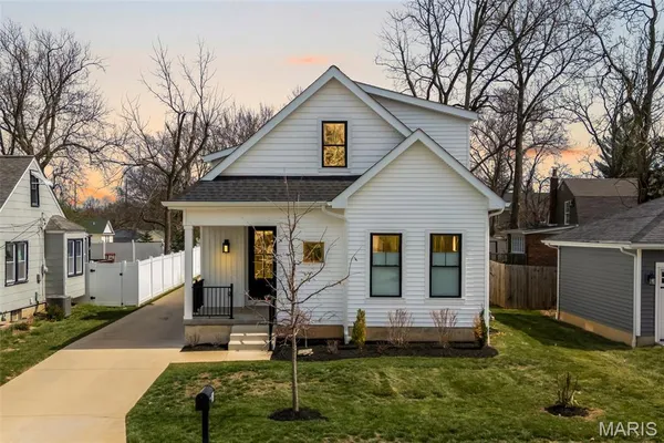 $950,000 | 516 Arminda Avenue, Kirkwood, MO 63122