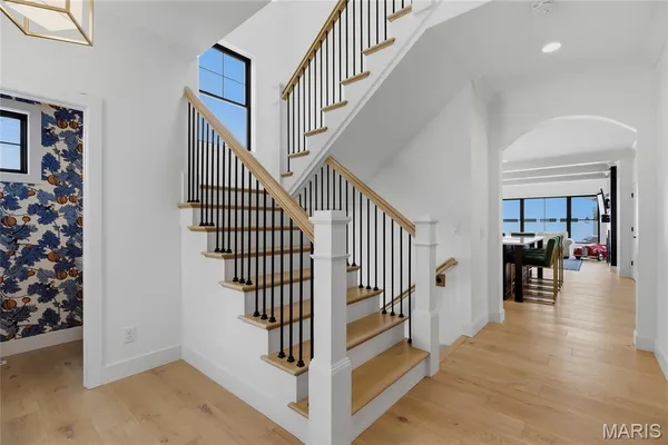 $950,000 | 516 Arminda Avenue, Kirkwood, MO 63122