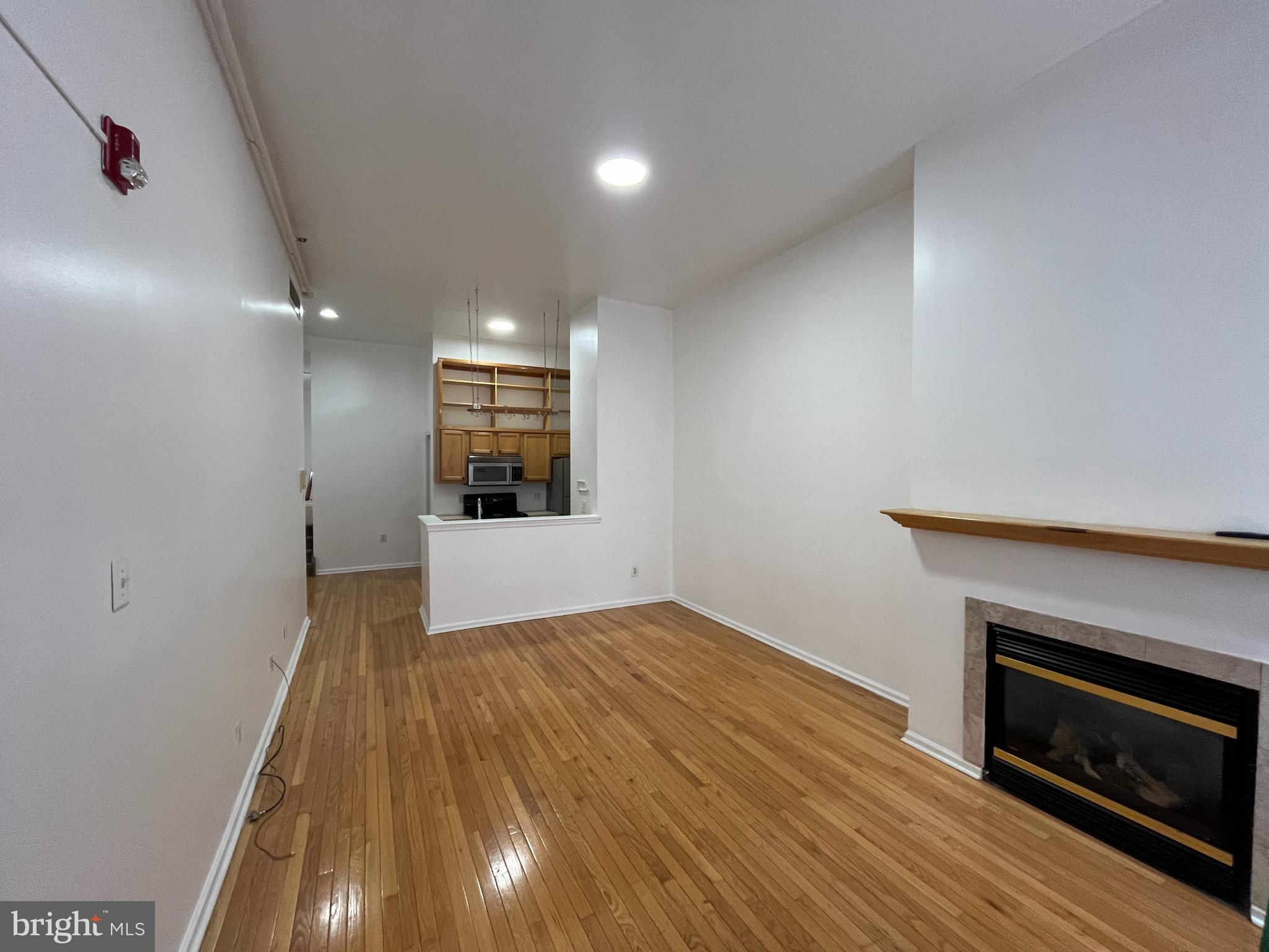 236 Quarry Street, Unit 1 Philadelphia, PA 19106 - Photo 3 of 12