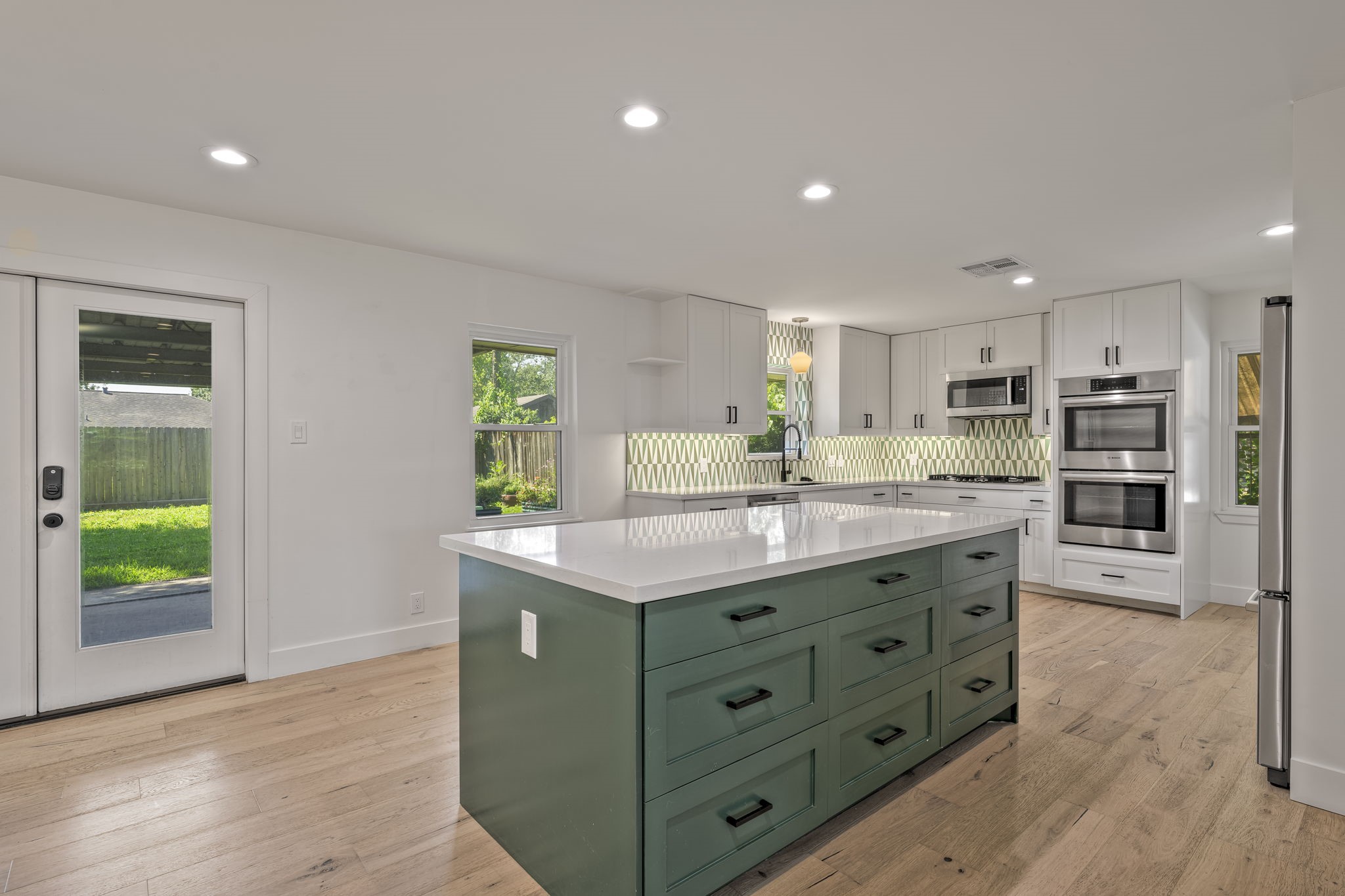 8927 Rockhurst Drive Houston, TX 77080 - Photo 2 of 44