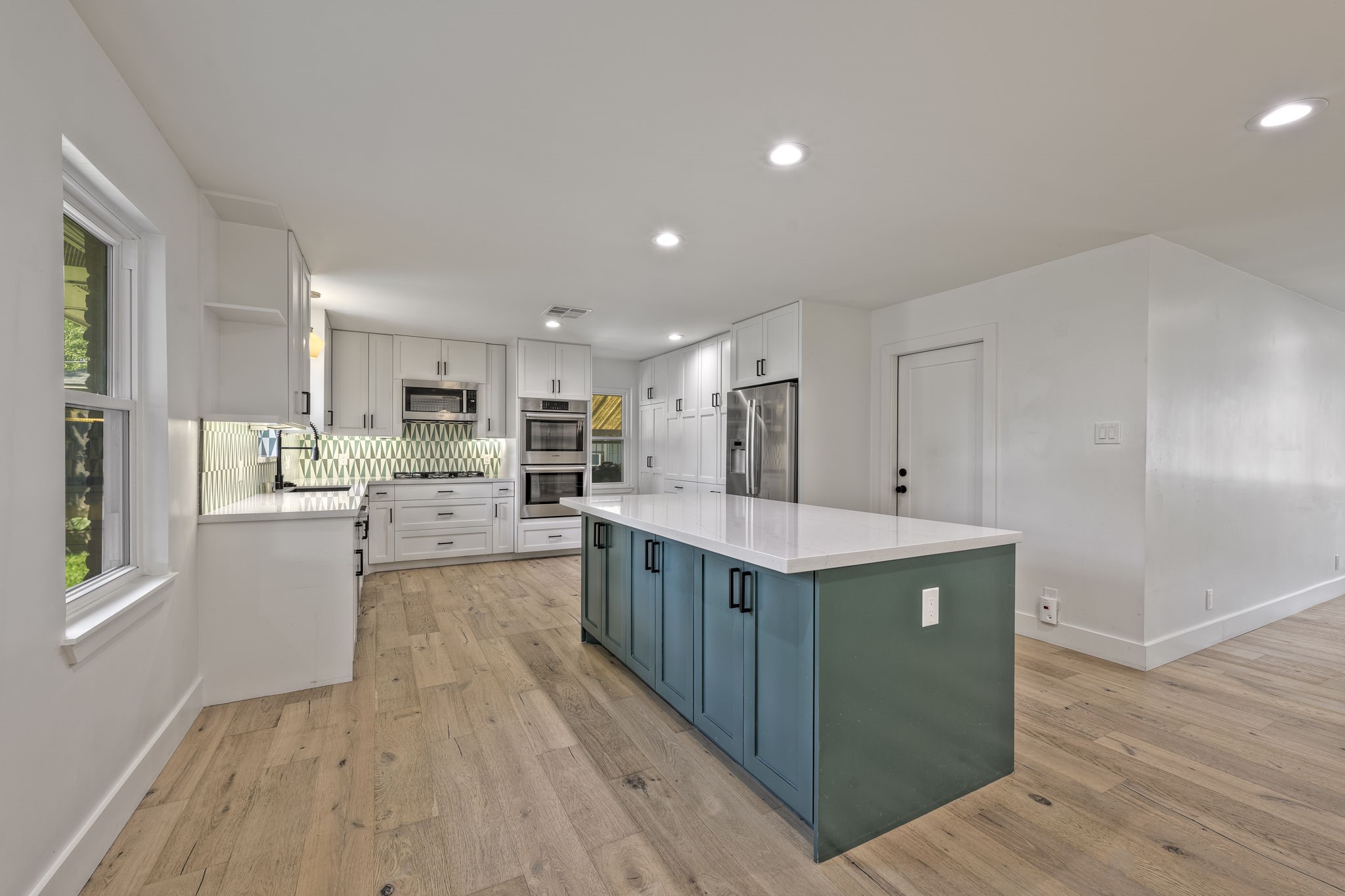 8927 Rockhurst Drive Houston, TX 77080 - Photo 7 of 44