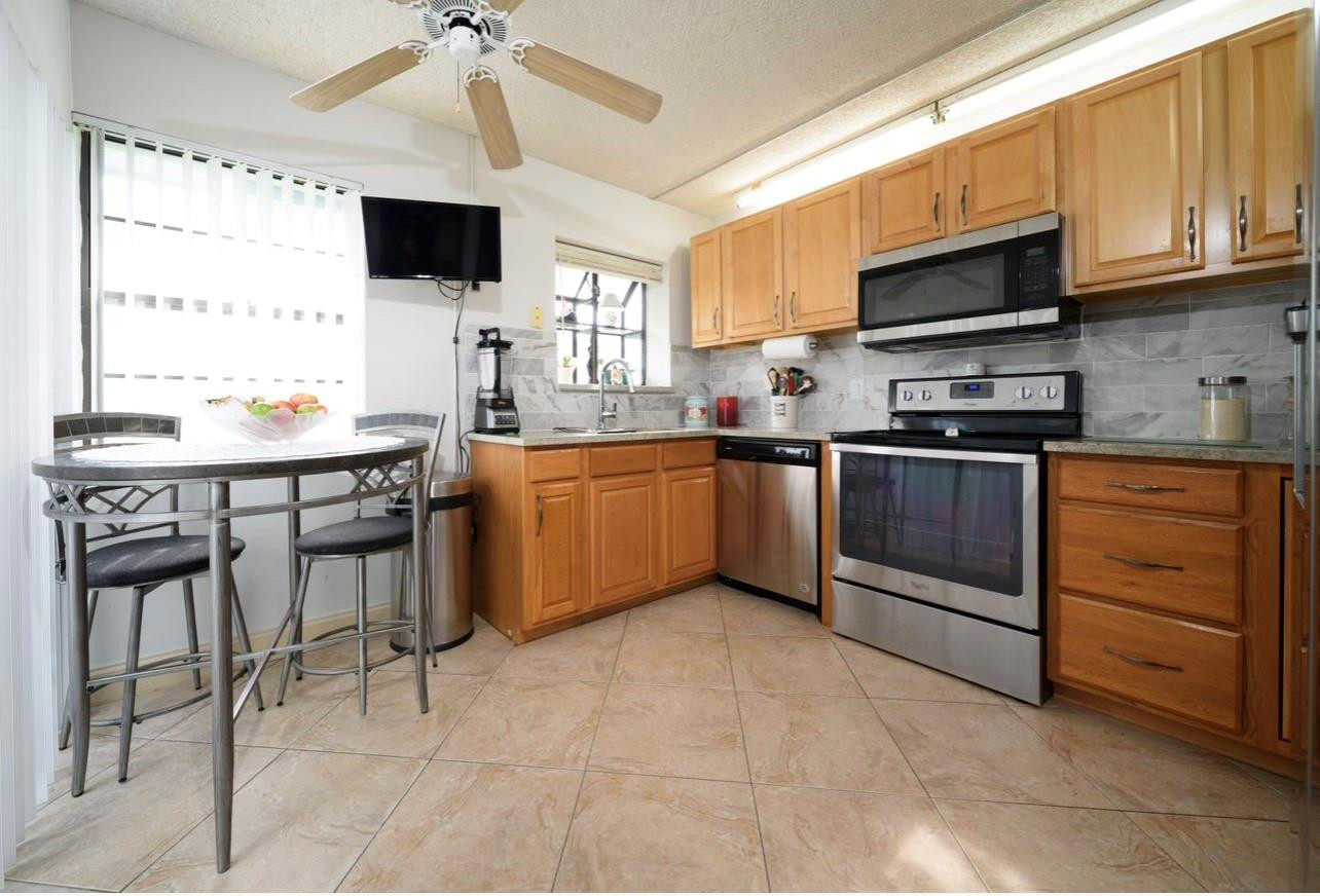 9132 Southwest 20th Street, Unit F Boca Raton, FL 33428 - Photo 8 of 21 Photo 8