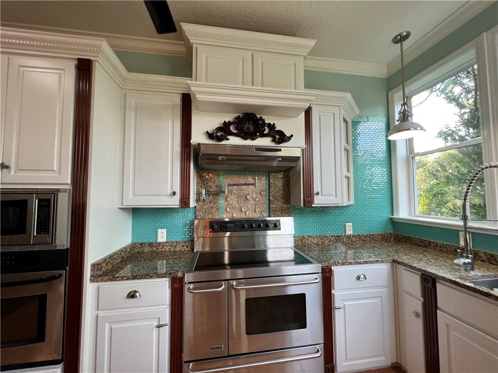 133 Yellow Blf Lane Brunswick, GA 31520 - Photo 11 of 35 2nd floor kitchen