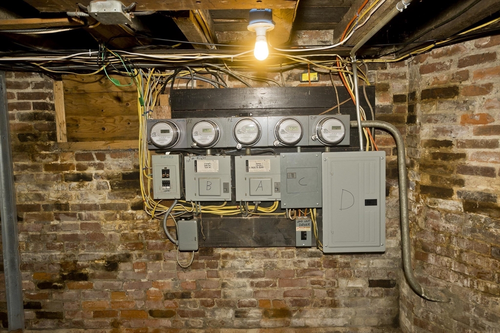 599 Chicopee Street Chicopee, MA 01013 - Photo 35 of 39