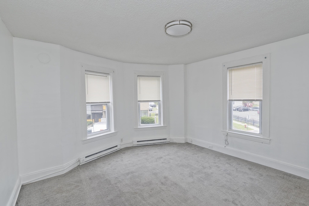 599 Chicopee Street Chicopee, MA 01013 - Photo 6 of 39