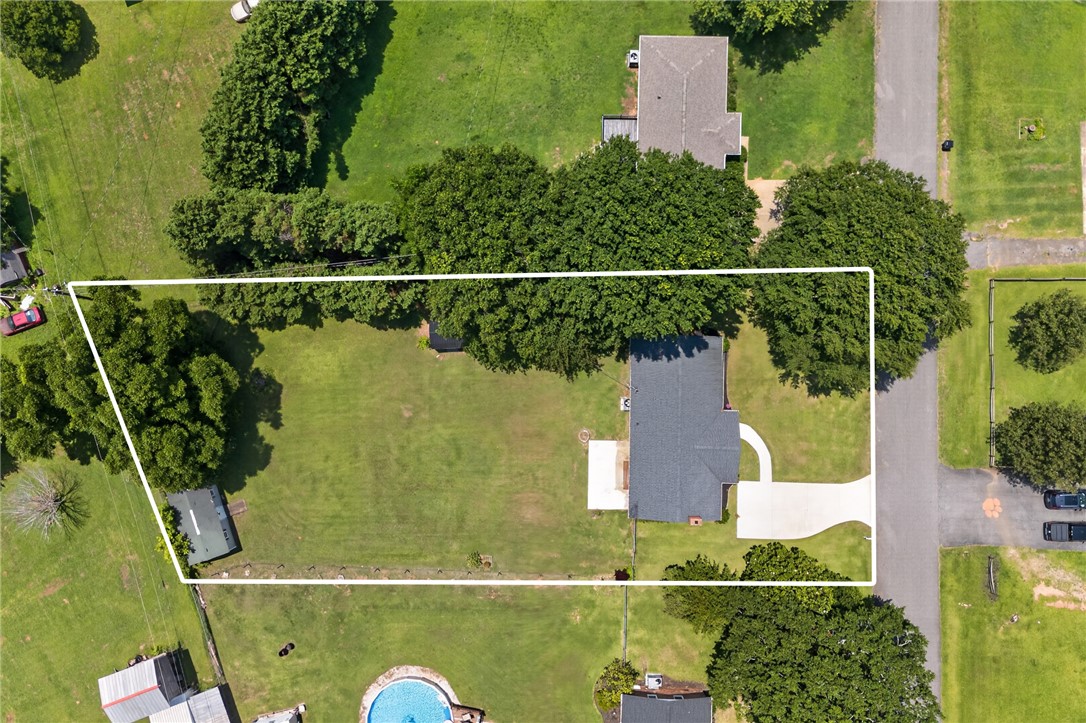 113 Greenfield Avenue Pendleton, SC 29670 - Photo 39 of 40 An aerial view showcases a residential property with a home and abundant green space, outlined for clarity.