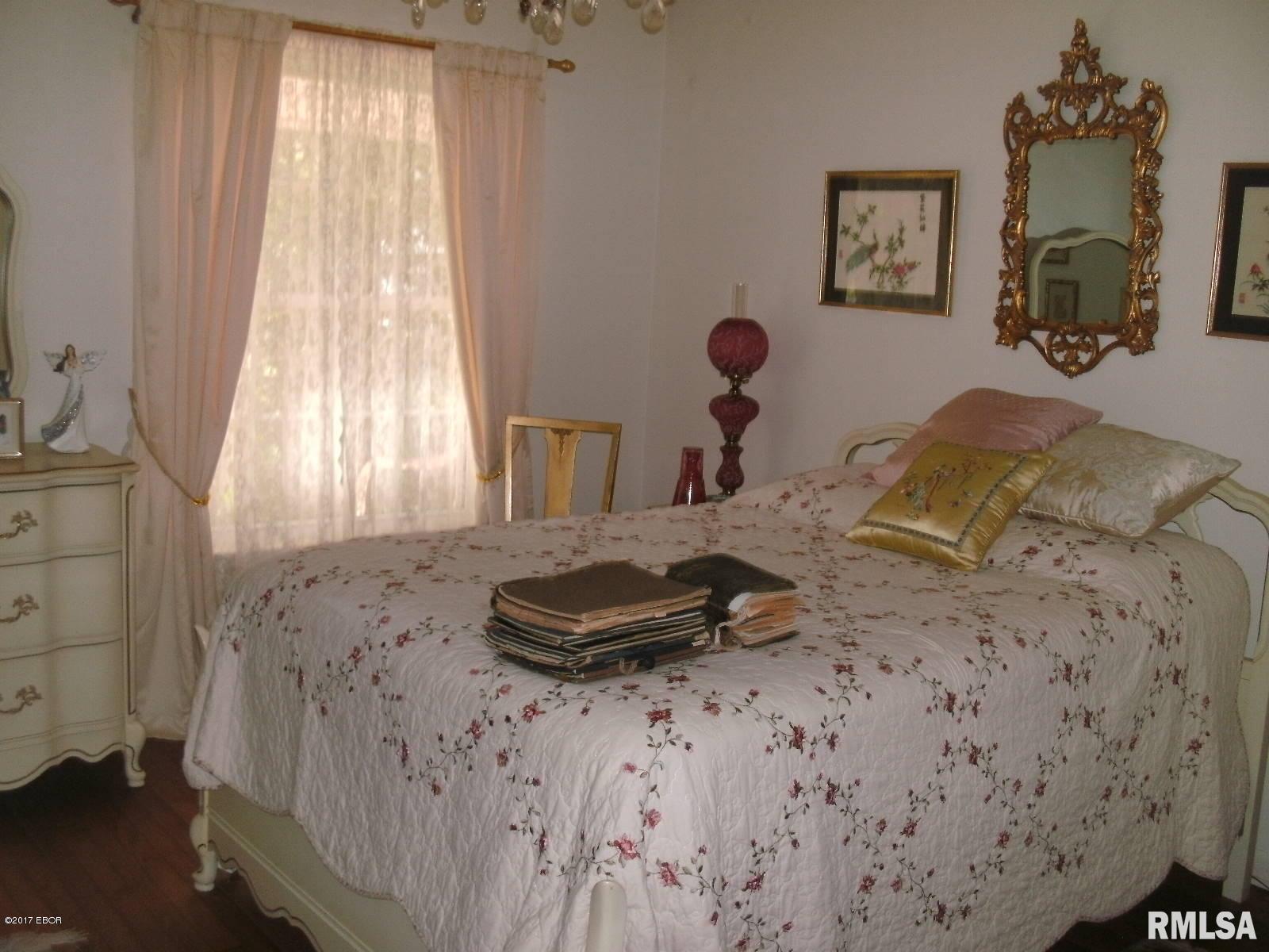 715 East Main Street Ridgway, IL 62979 - Photo 10 of 43