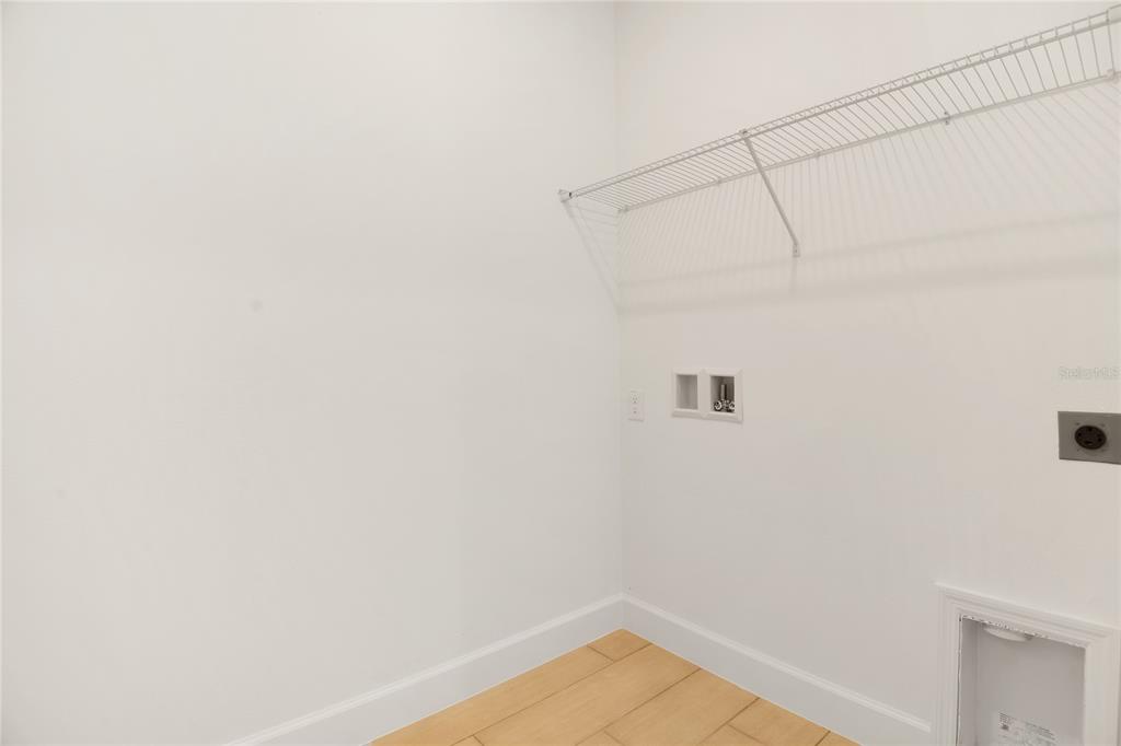 3723 Malad Way Tavares, FL 32778 - Photo 18 of 24 a view of a small room