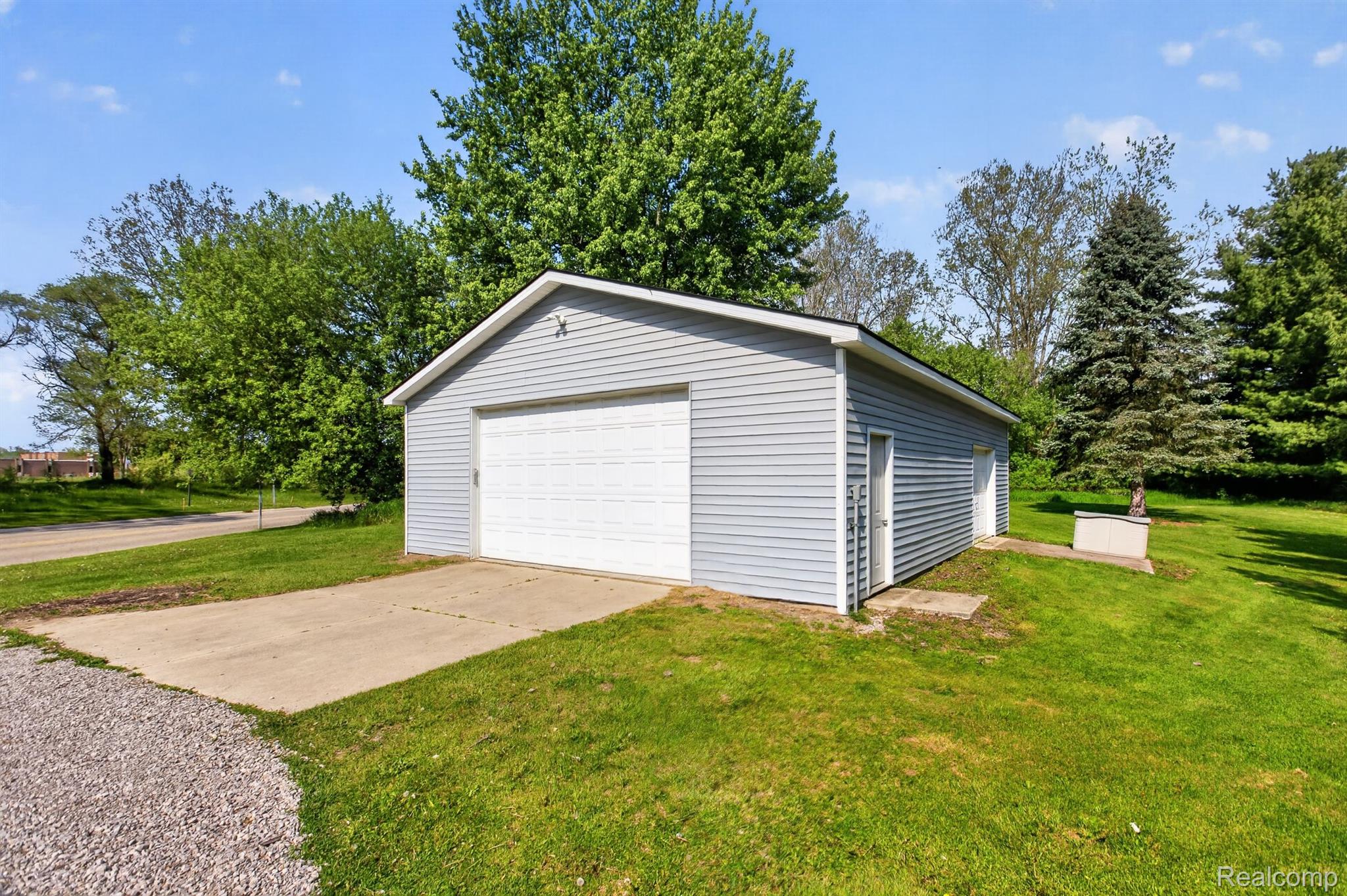 1215 North Oak Road Davison, MI 48423 - Photo 35 of 37