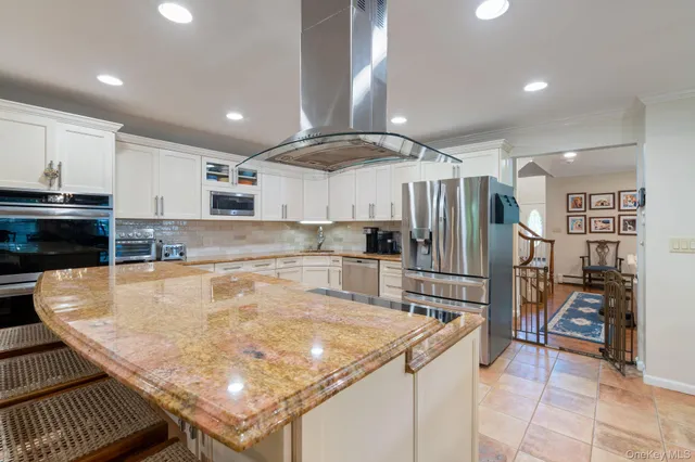 $1,400,000 | 6 Daniel Way, Setauket, NY 11733