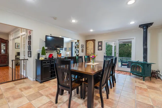 $1,400,000 | 6 Daniel Way, Setauket, NY 11733