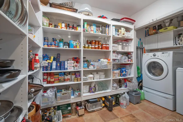 $1,400,000 | 6 Daniel Way, Setauket, NY 11733