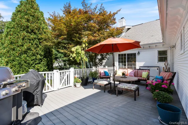 $1,400,000 | 6 Daniel Way, Setauket, NY 11733