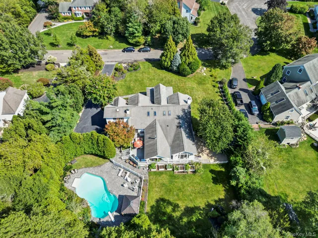 $1,400,000 | 6 Daniel Way, Setauket, NY 11733