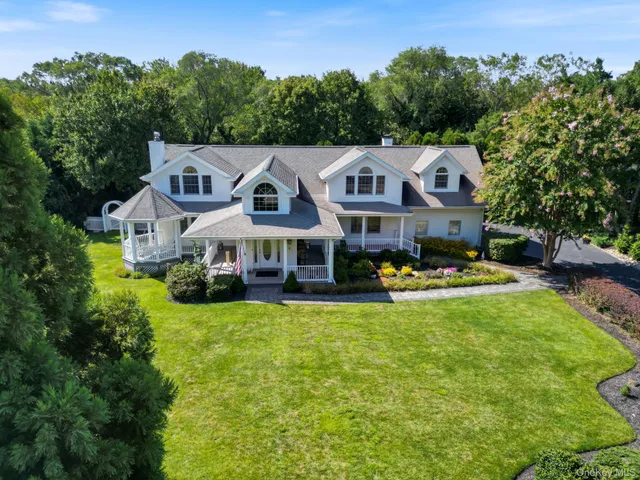 $1,400,000 | 6 Daniel Way, Setauket, NY 11733