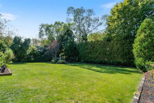 $1,400,000 | 6 Daniel Way, Setauket, NY 11733