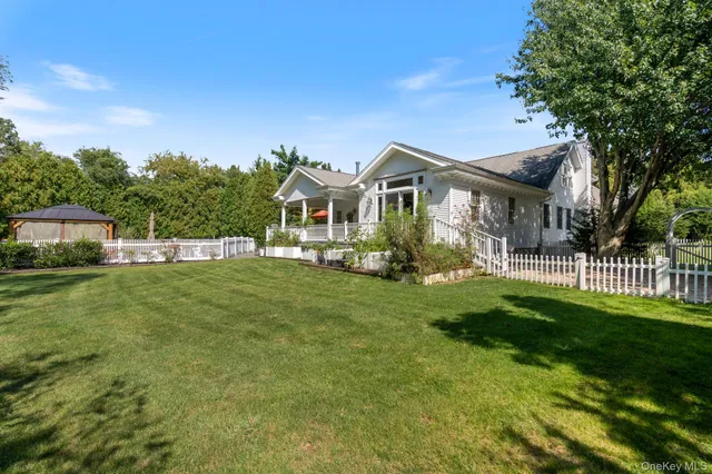 $1,400,000 | 6 Daniel Way, Setauket, NY 11733