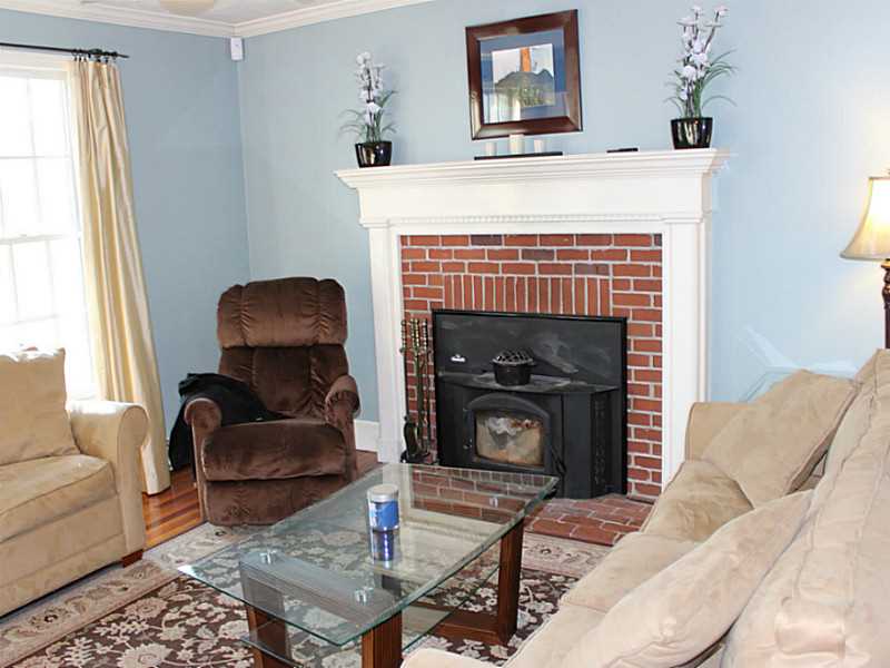 230 Deer Run Road Tiverton, RI 02878 - Photo 10 of 25 Living Room.