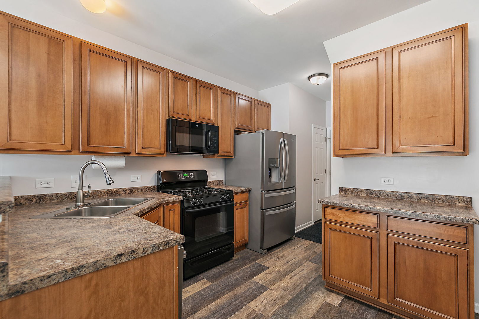 562 Gunnison Court Gilberts, IL 60136 - Photo 5 of 20